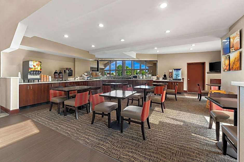Comfort Suites near Robins Air Force Base