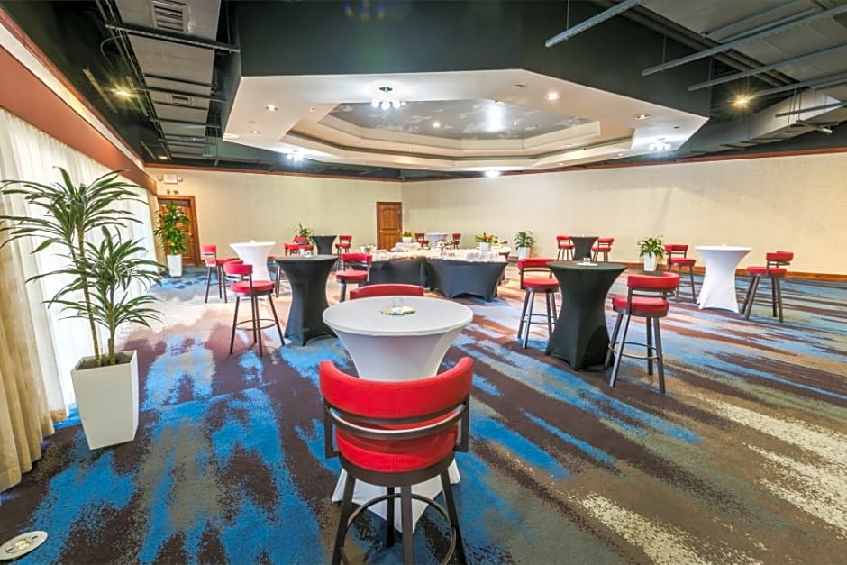 MCM Elegante Hotel & Suites