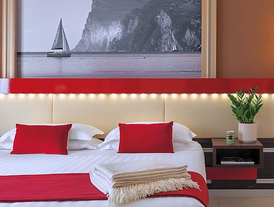 Kairos Garda Hotel