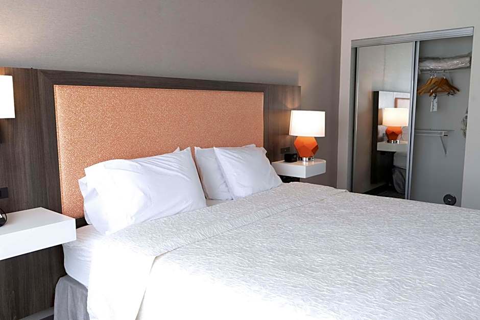 Hampton Inn By Hilton And Suites Seal Beach