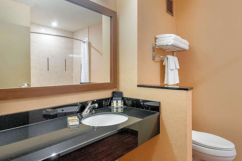 Best Western Plus Bathurst Hotel & Suites