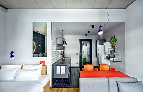 Design Apartment with King-Size-Bed