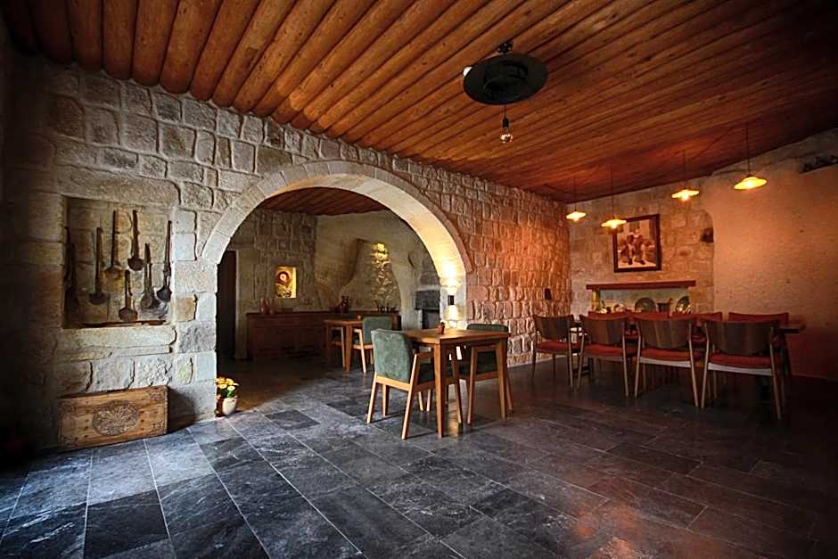 1811 Cave Hotel