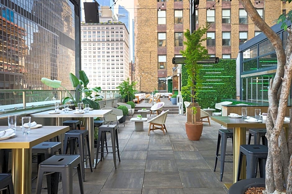 Renaissance by Marriott New York Midtown Hotel