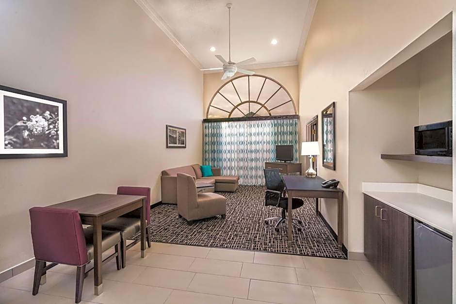La Quinta Inn & Suites by Wyndham Loudon