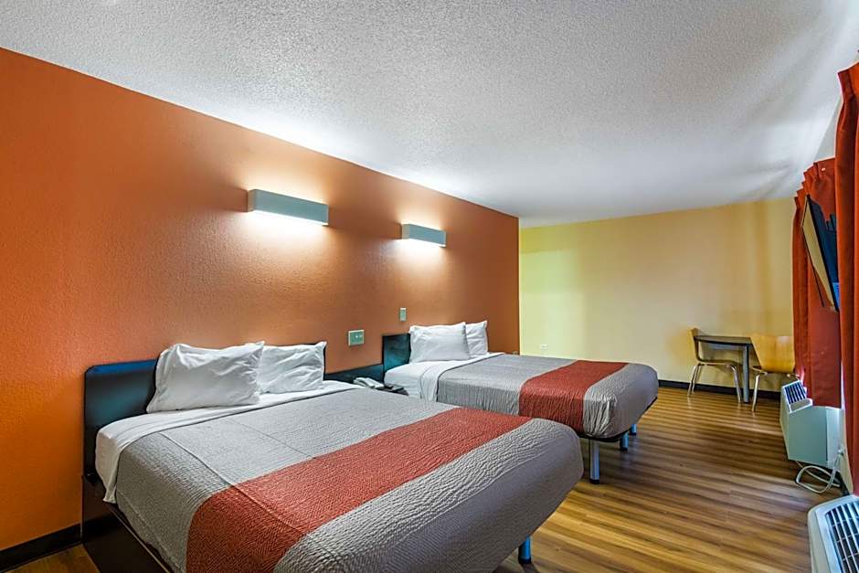 Motel 6-Libertyville, IL