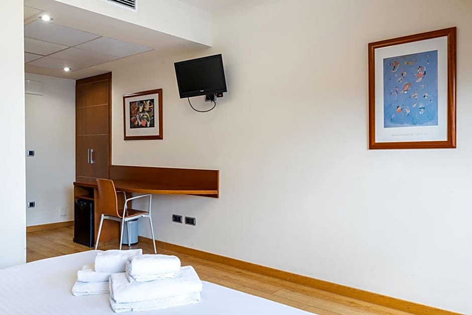 Duerming Longoria Plaza Hotel