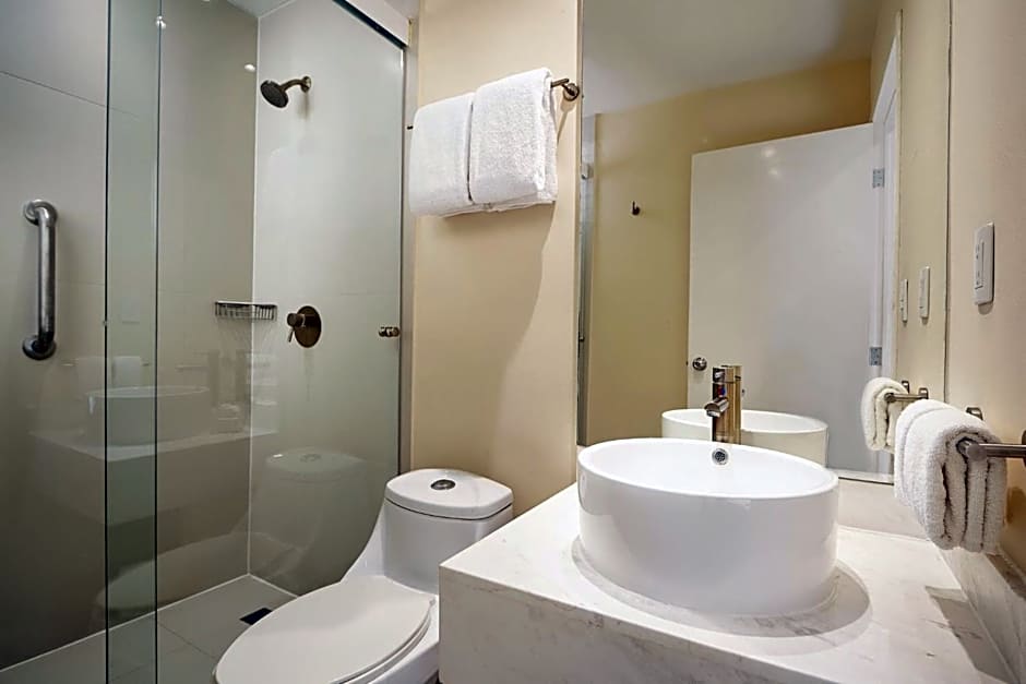 One Saltillo Aeropuerto