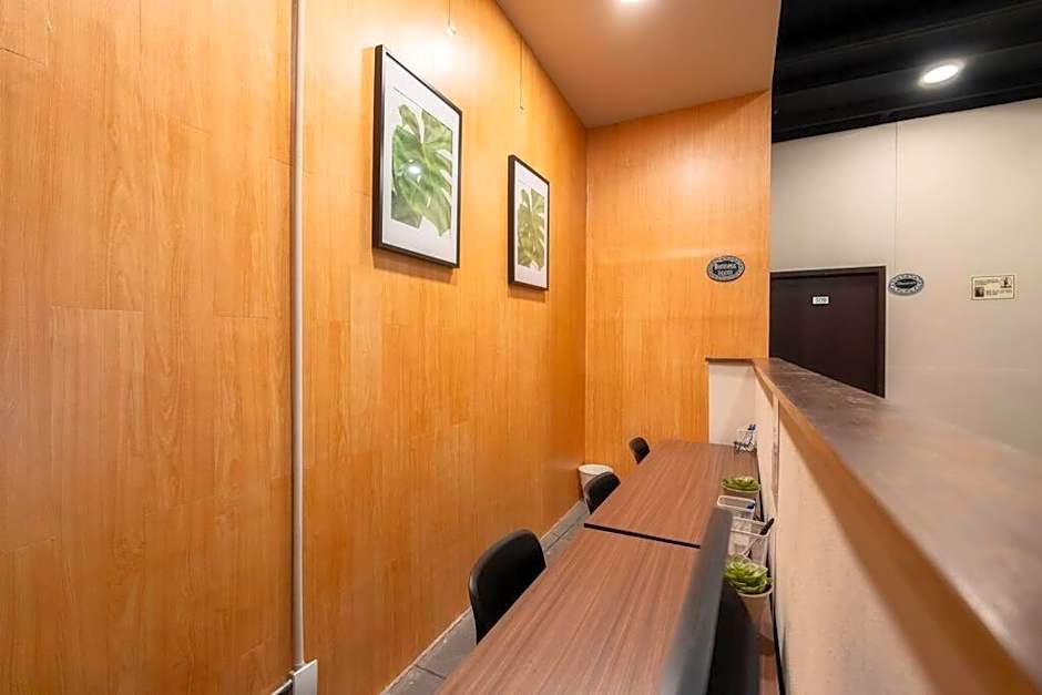 301 Historic building 1Bdrm 1bath AC Rooftop