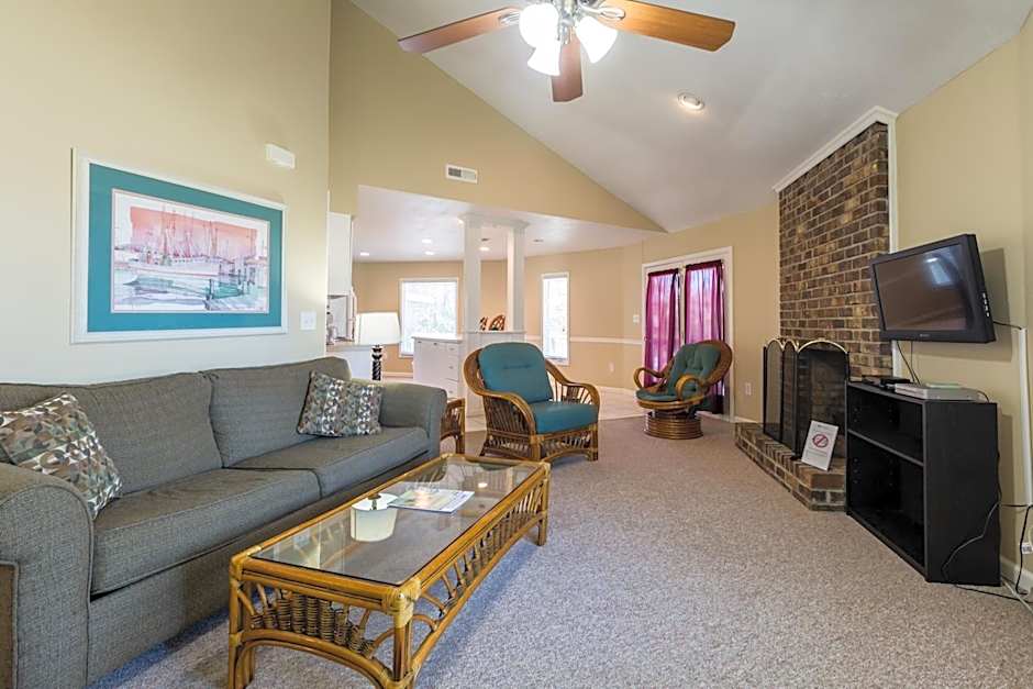 Country Club Villas
