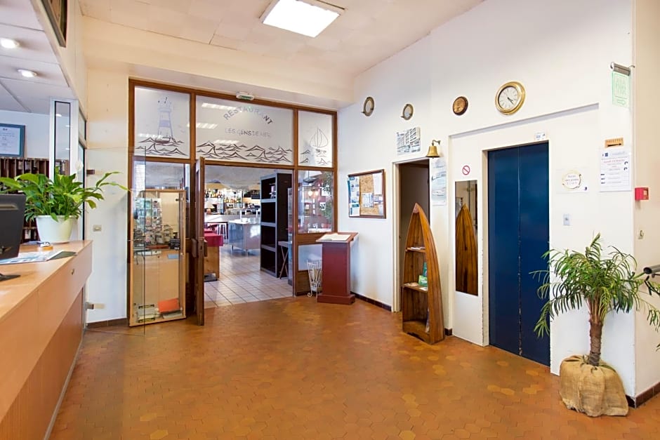 Hôtel Les Gens De Mer Le Havre by Popinns