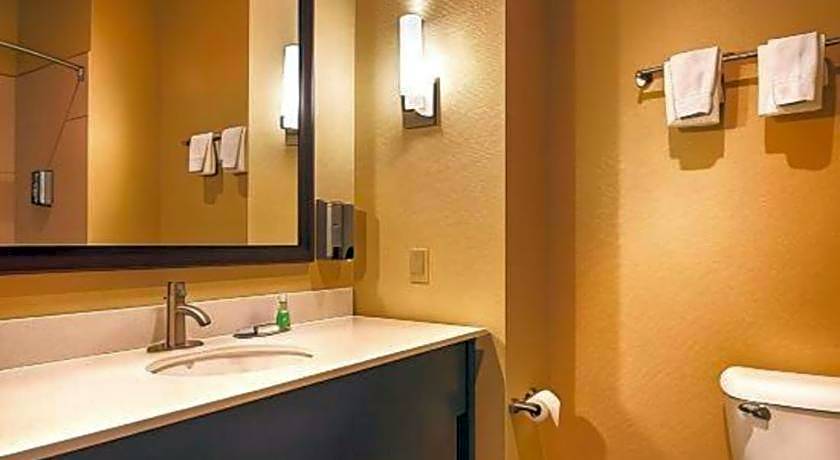 Best Western Lindsay Inn & Suites