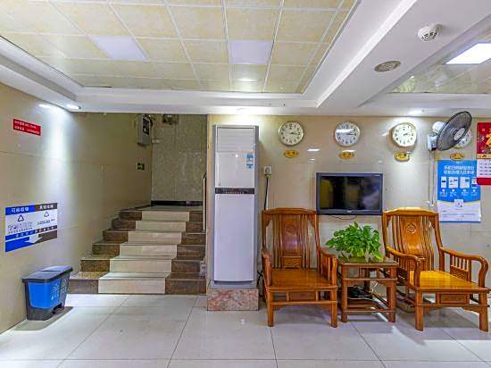 Guangzhou Business Hotel (Shangxiajiu Pedestrian Street Changshou Road Subway Station Branch)