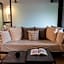 Noir Home