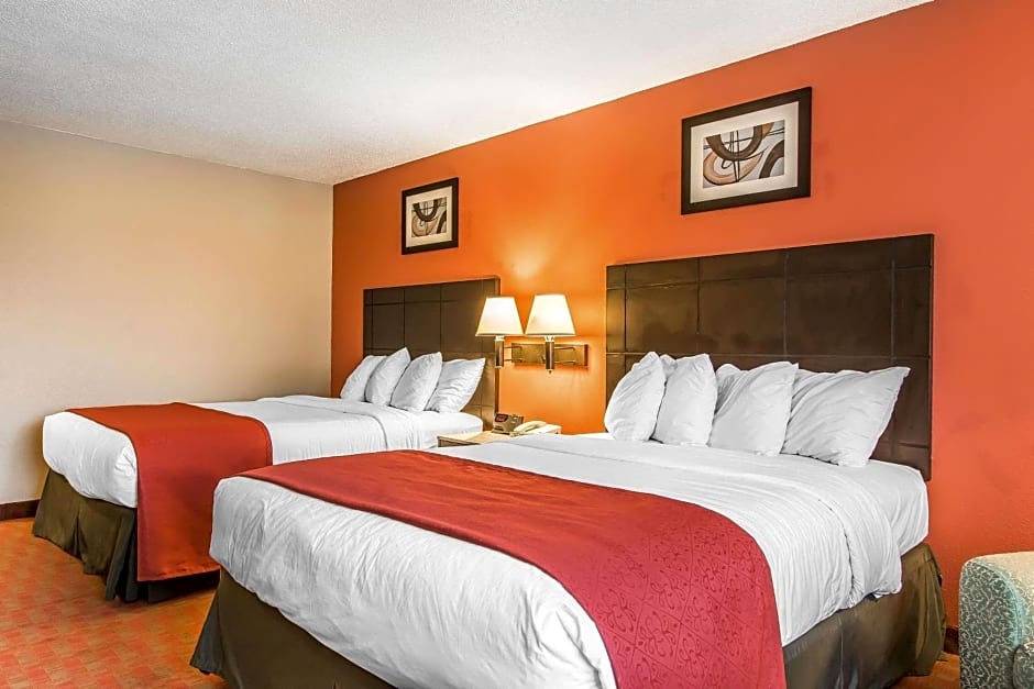 Quality Inn & Suites La Vergne