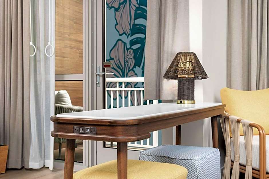 The Hiatus Clearwater Beach, Curio Collection by Hilton