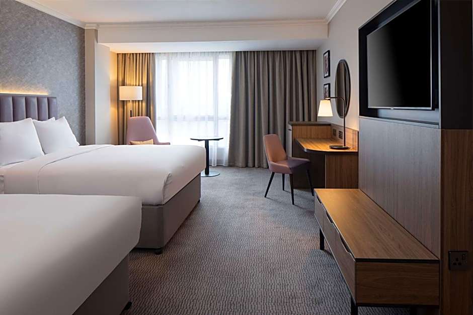 DoubleTree by Hilton Dartford Bridge