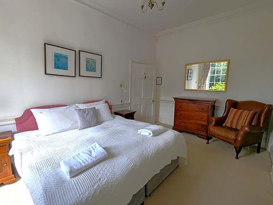 East Pallant Bed and Breakfast, Located in Large Georgian Townhouse in Central Chichester