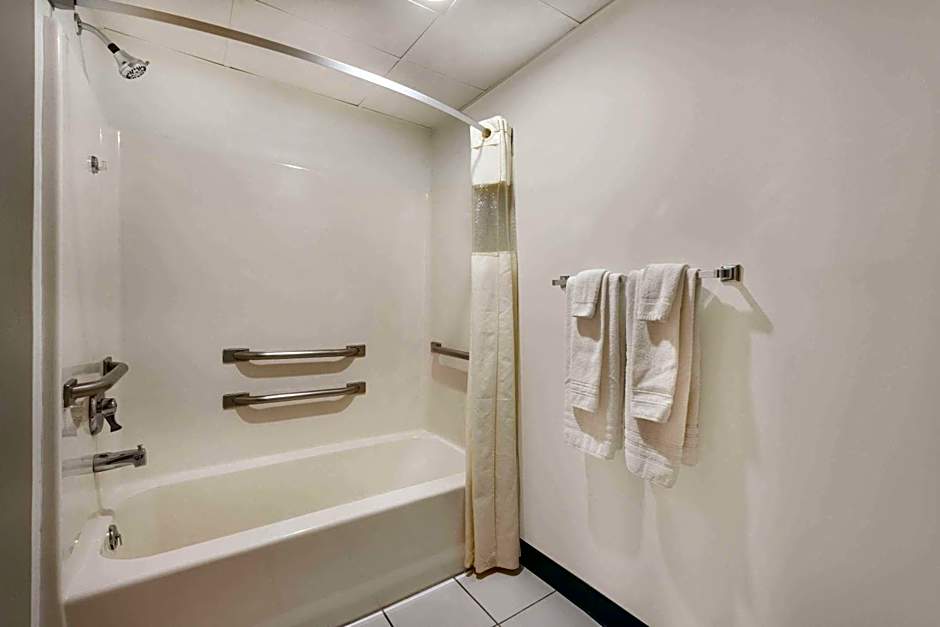 Days Inn by Wyndham Osage Beach Lake of the Ozarks