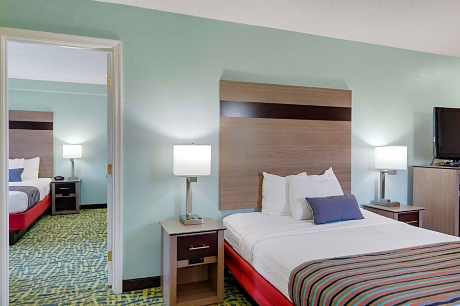 Best Western Plus Holiday Sands Inn & Suites
