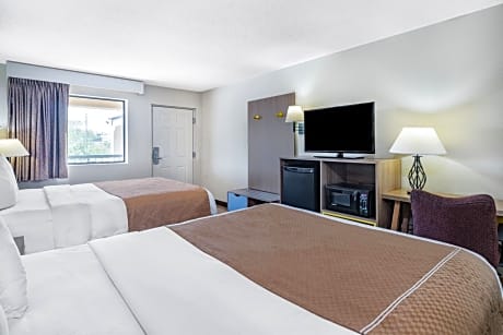 Deluxe Queen Room with Two Queen Beds - Smoking