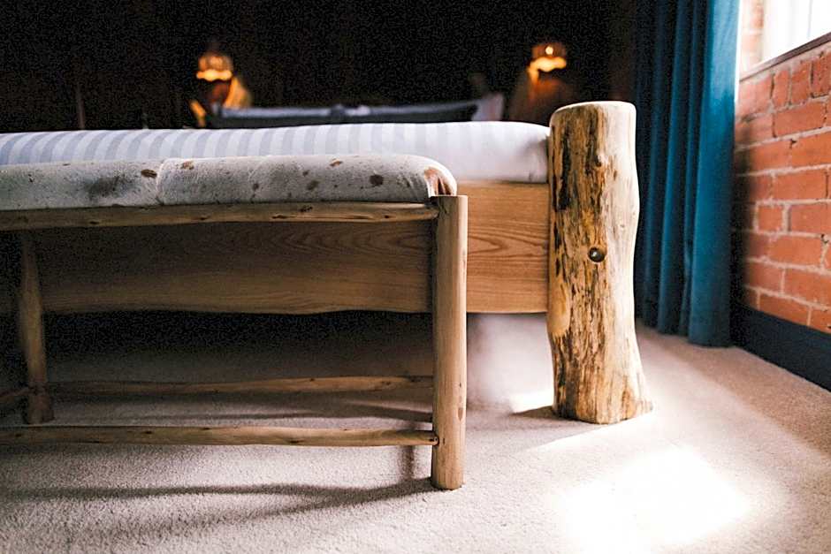 Le Petit Chateau & William de Percy