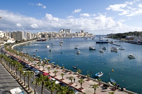 Double or Twin Room with Frontal Sea View