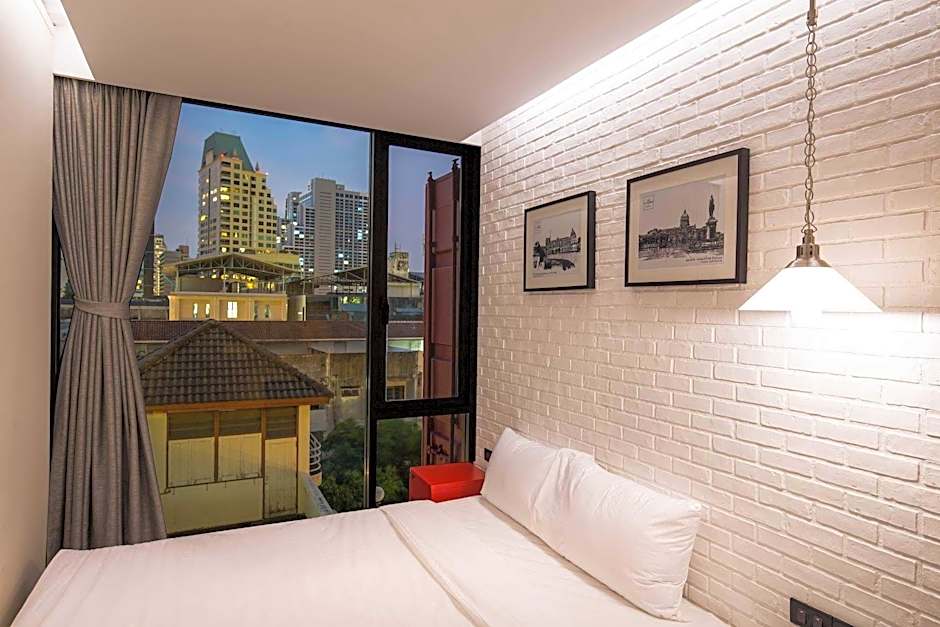 Sleepbox Sukhumvit 22
