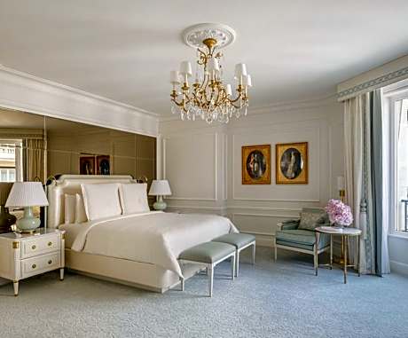 Executive Suite king bed