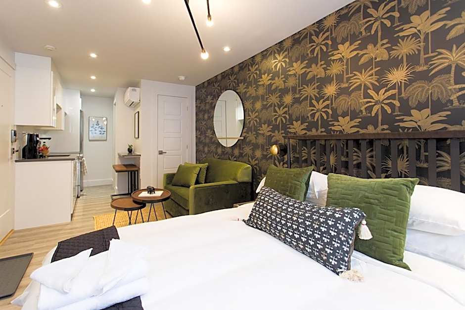 16 Studio Apartment-Hotel in Little Italy by Den Stays