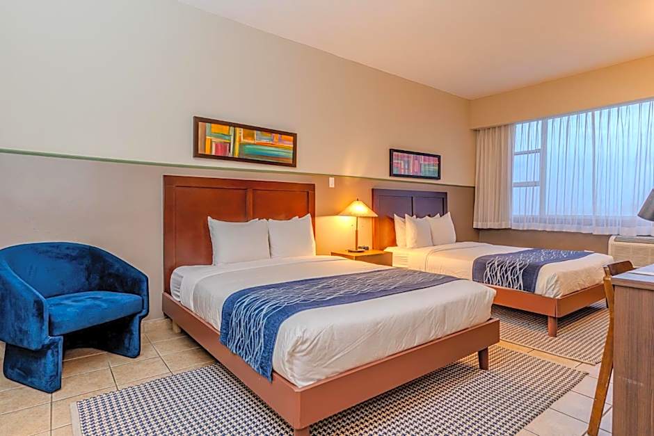 Comfort Inn & Suites Levittown