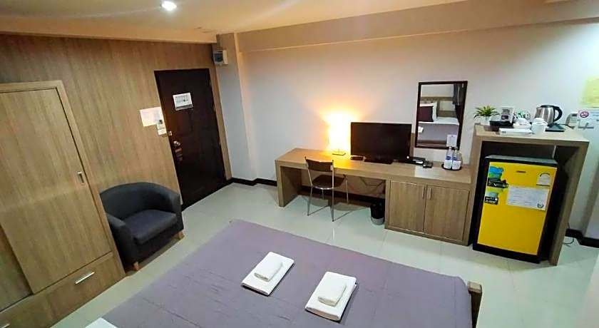 Home Place  Lopburi Hotel