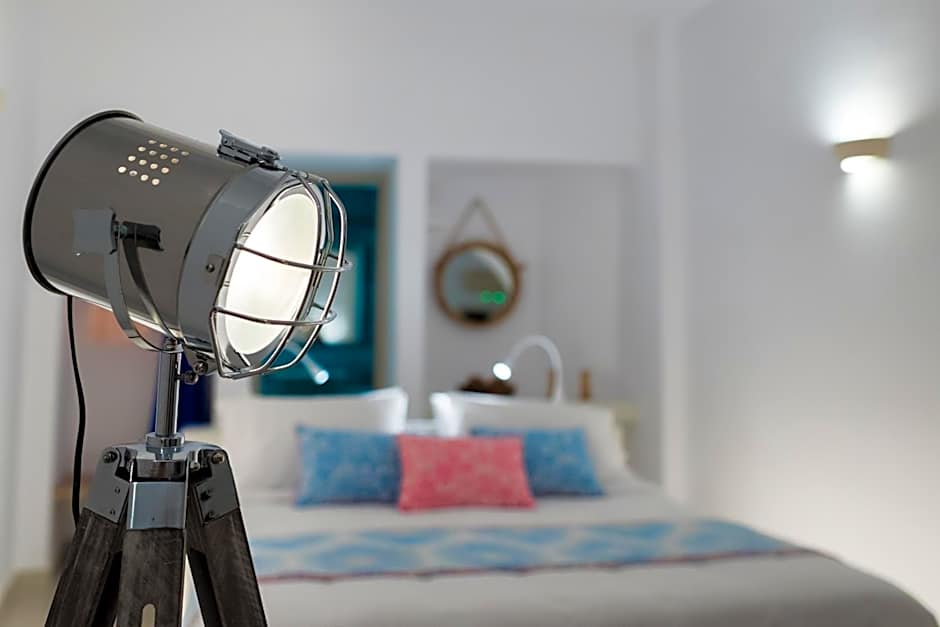 Kima Oia Suites