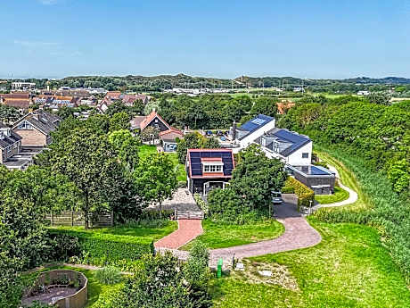 Detached Retreat in Zoutelande near Beaches