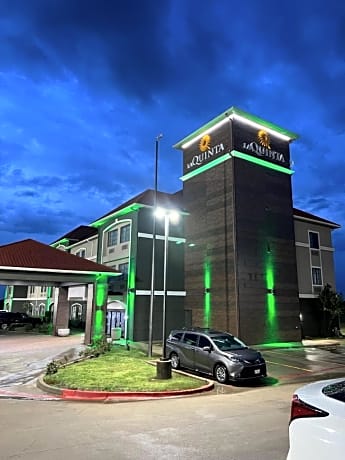 La Quinta Inn & Suites by Wyndham Alvarado