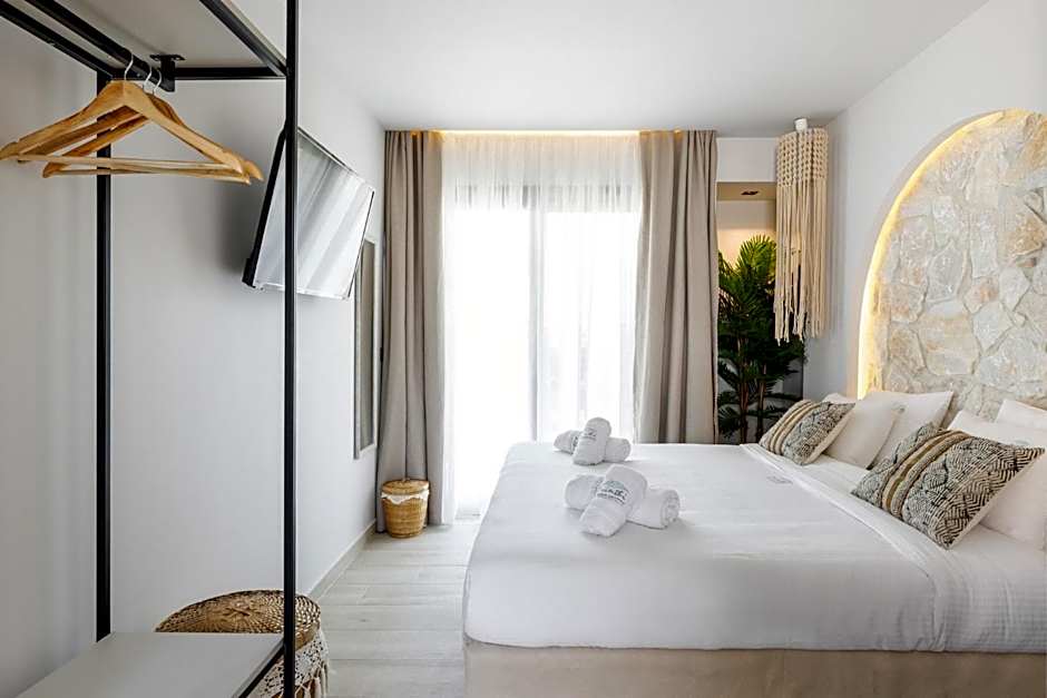 Amalthia Luxury Suites