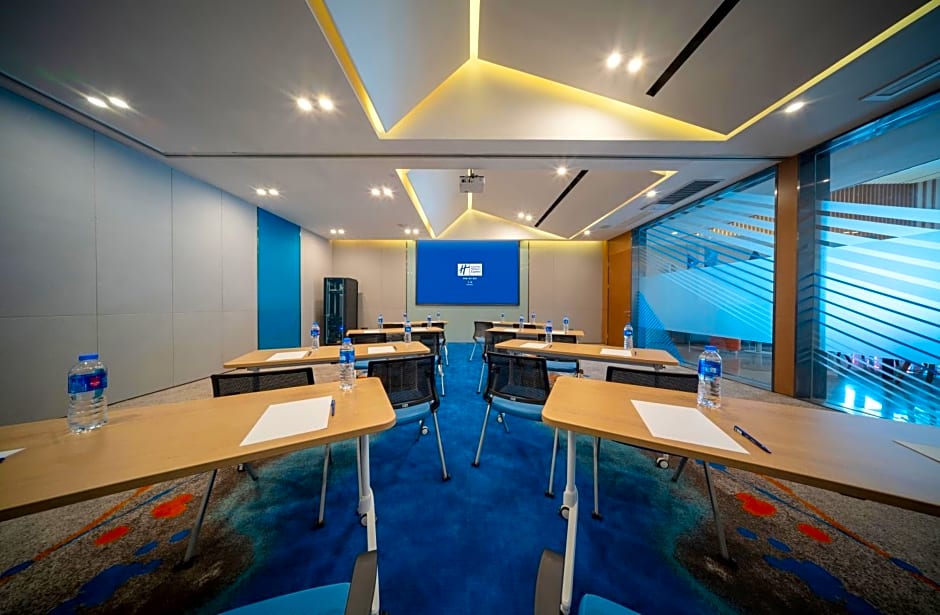 Holiday Inn Express Pinghu, an IHG Hotel