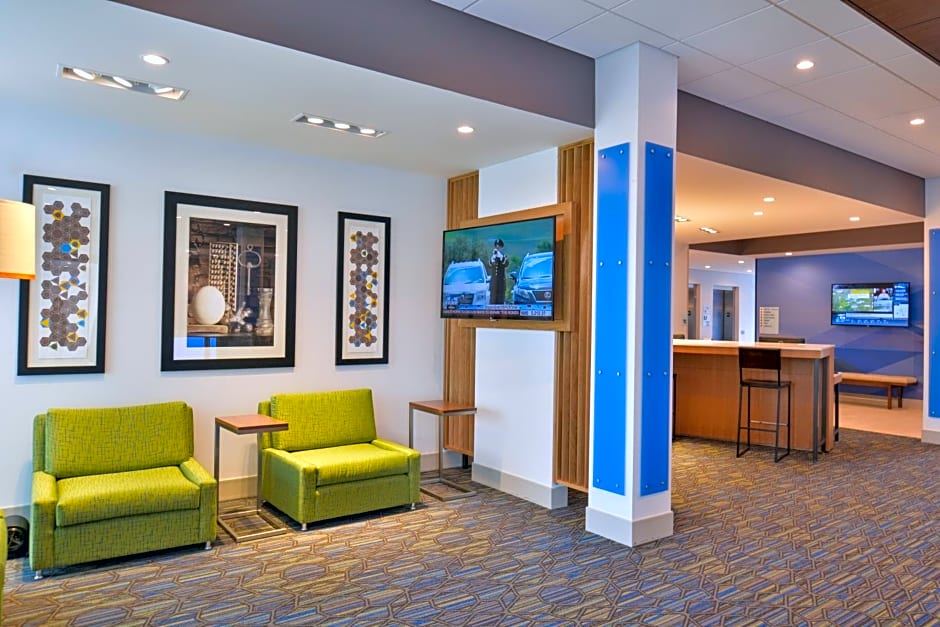 Holiday Inn Express & Suites OMAHA AIRPORT