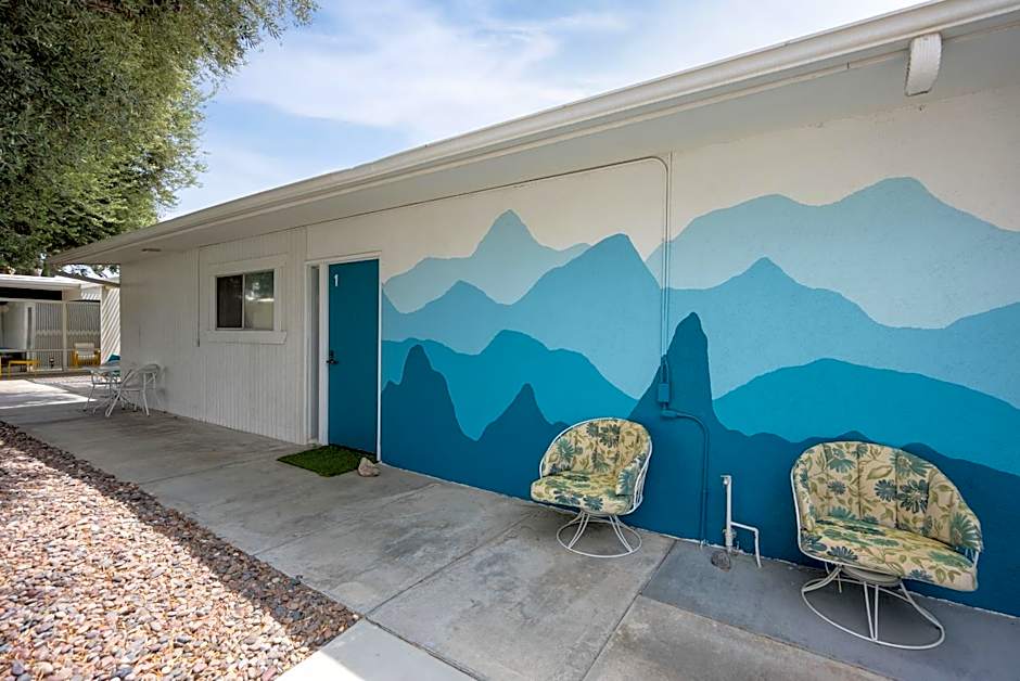 Monkey Tree Hotel by AvantStay Stylish Hotel in Palm Springs w Pool