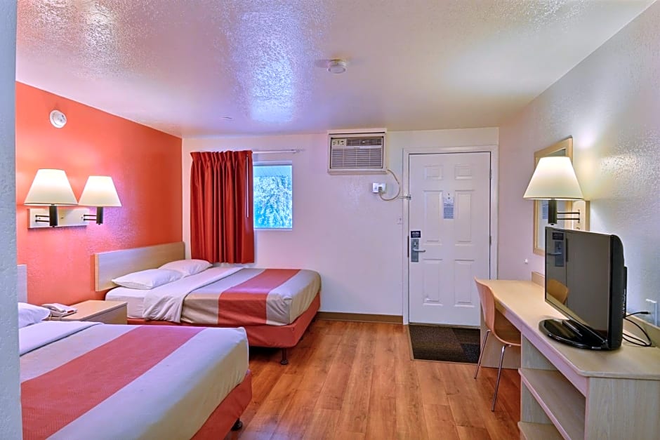 Travelodge by Wyndham Brattleboro VT