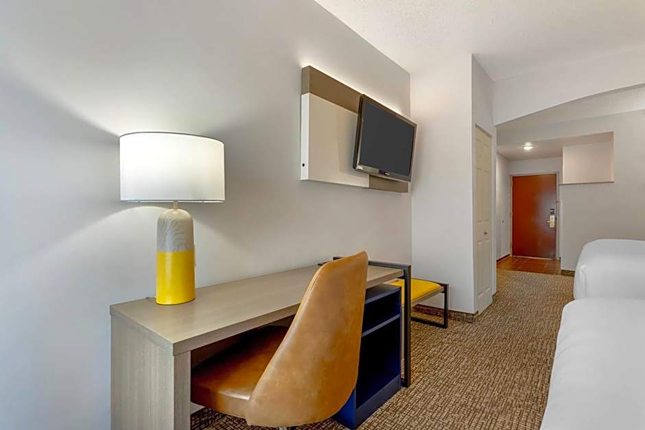 Comfort Suites East Brunswick - South River