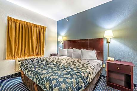 King Room with Hot Tub in Room - Smoking