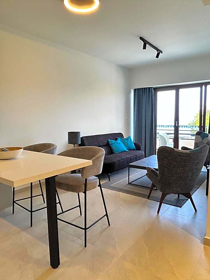 Pigeon Beach Hotel Apartments