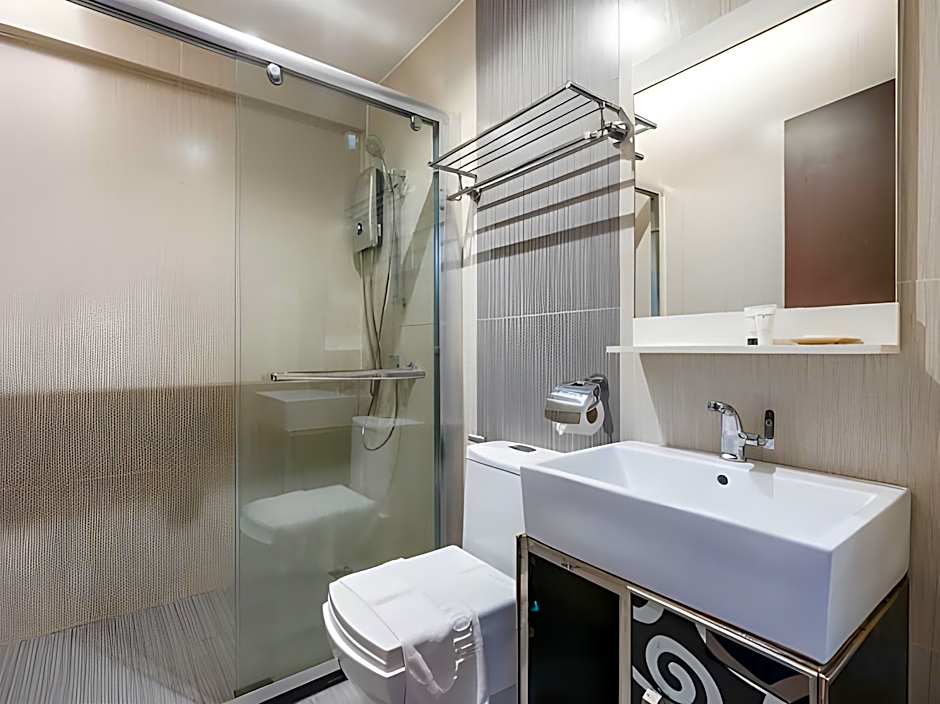 Kk Waterfront Hotel