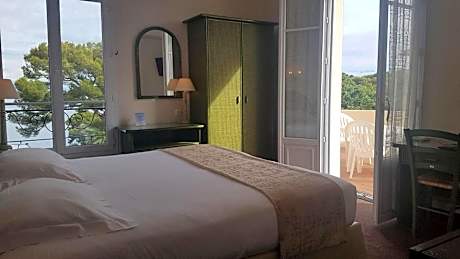 Deluxe Double Room with Terrace and Sea View