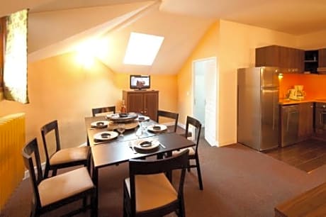 Two-Bedroom Apartment (4-6 Adults)