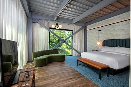 Premium Corner King Room