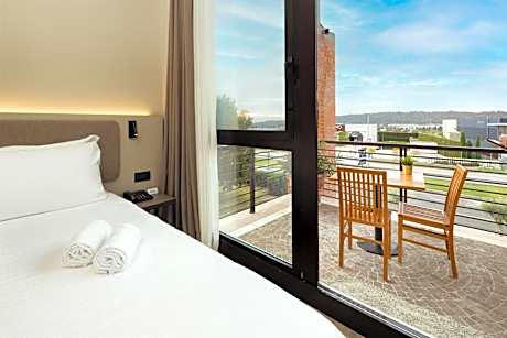 Executive Queen Room with Balcony - Non-Smoking