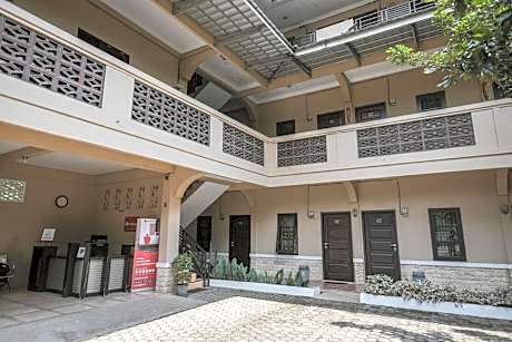 RedDoorz Syariah near Jamtos Jambi 2