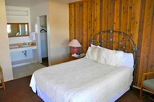Photo 1 of 2 of Standard 1 Queen Bed